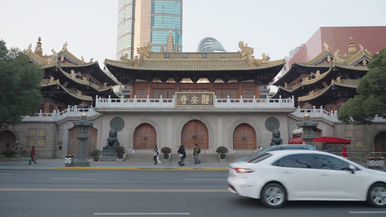 上海静安寺人流车流视频素材