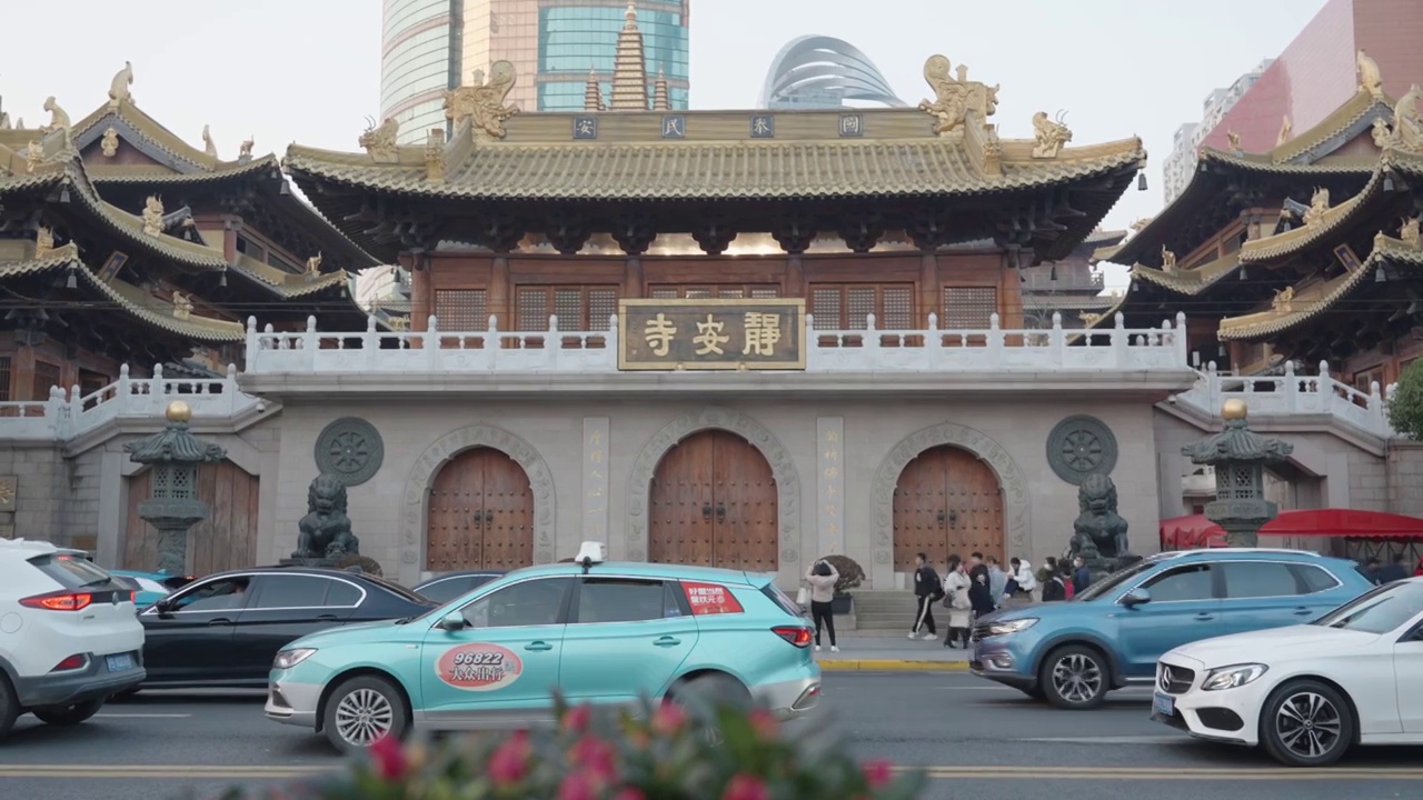 上海静安寺人流车流视频素材