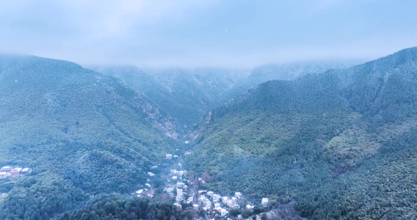 好汉坡山谷雪景航拍延时视频素材