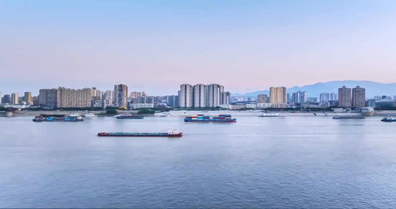 繁忙长江航运及九江岸线黄昏航拍延时视频素材