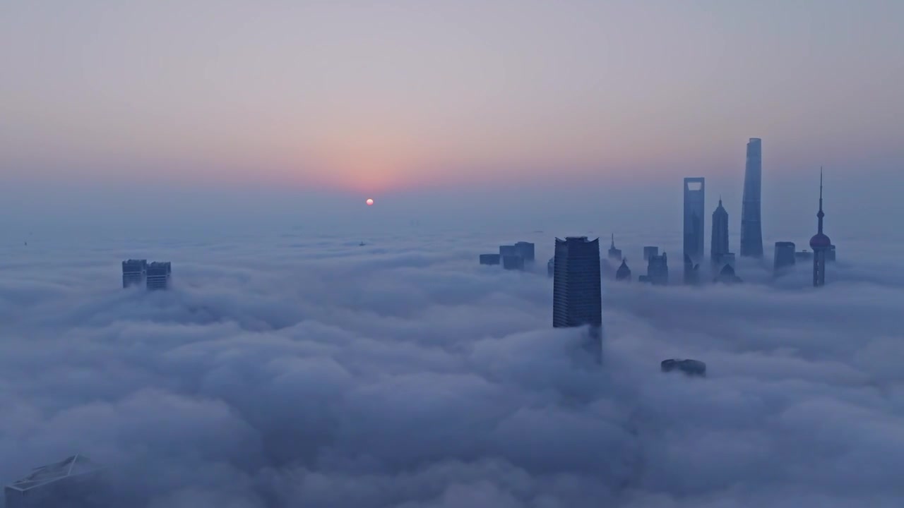 上海城市天际线地标平流雾航拍视频素材