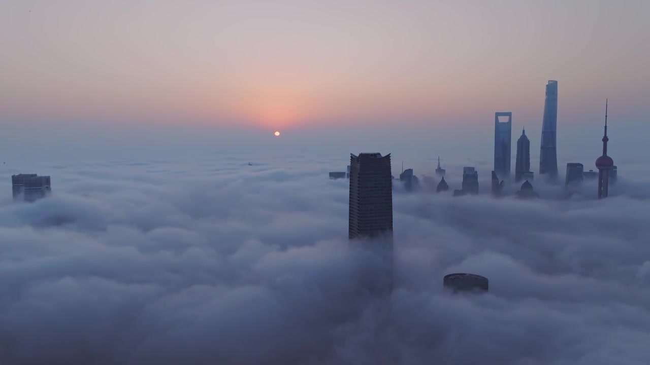 上海城市天际线地标平流雾航拍视频素材