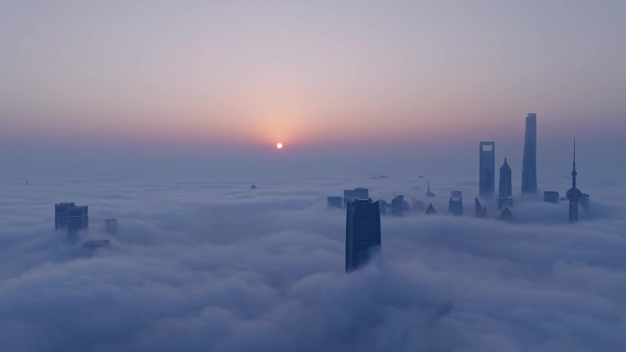 上海城市天际线地标平流雾航拍视频素材