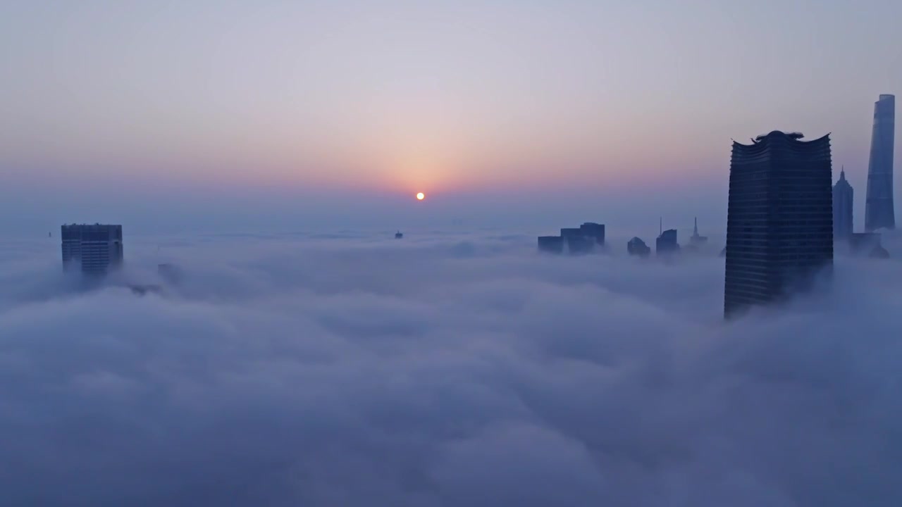 上海城市天际线地标平流雾航拍视频素材