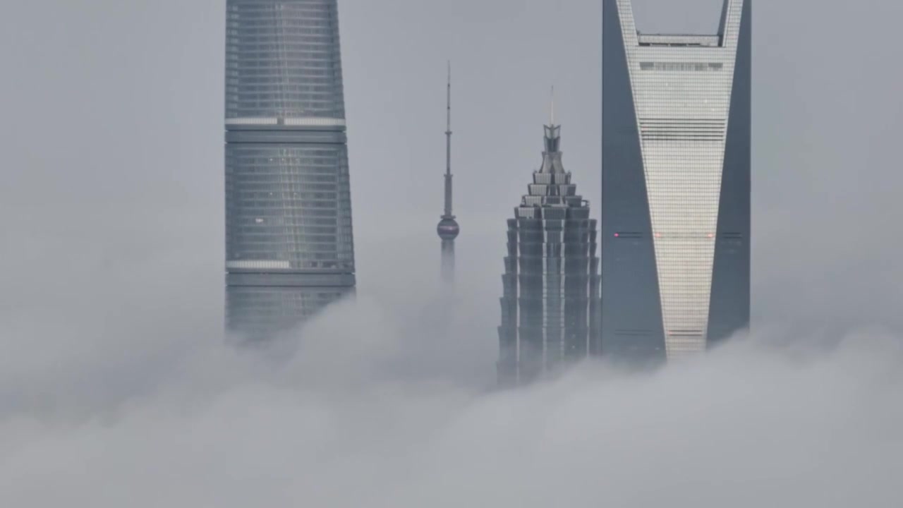 上海城市天际线地标平流雾航拍视频素材