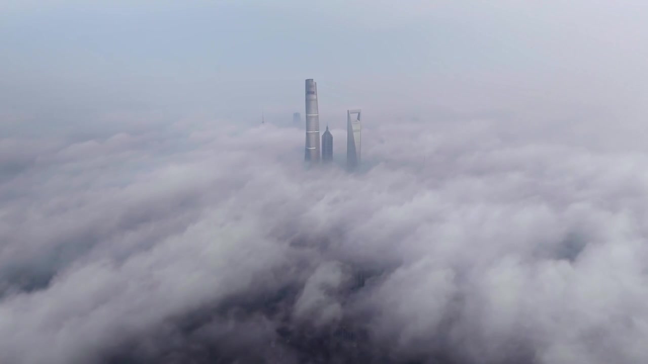 上海城市天际线地标平流雾航拍视频素材