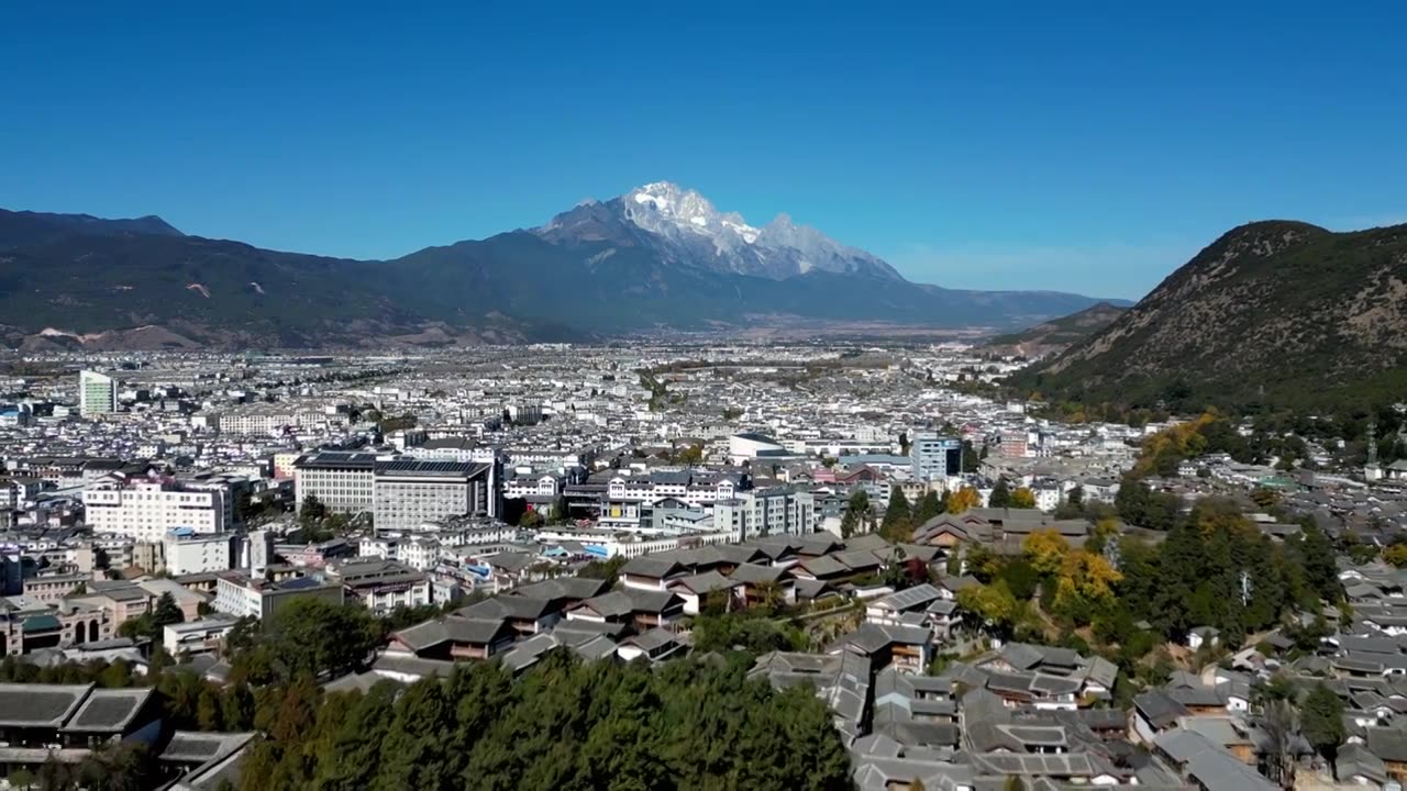 玉龙雪山丽江狮子山航拍视频素材