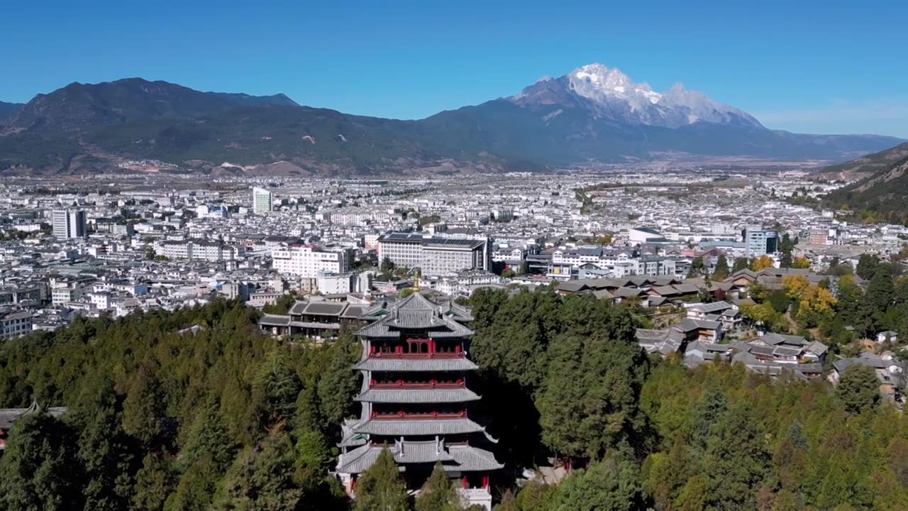 玉龙雪山丽江狮子山航拍视频素材