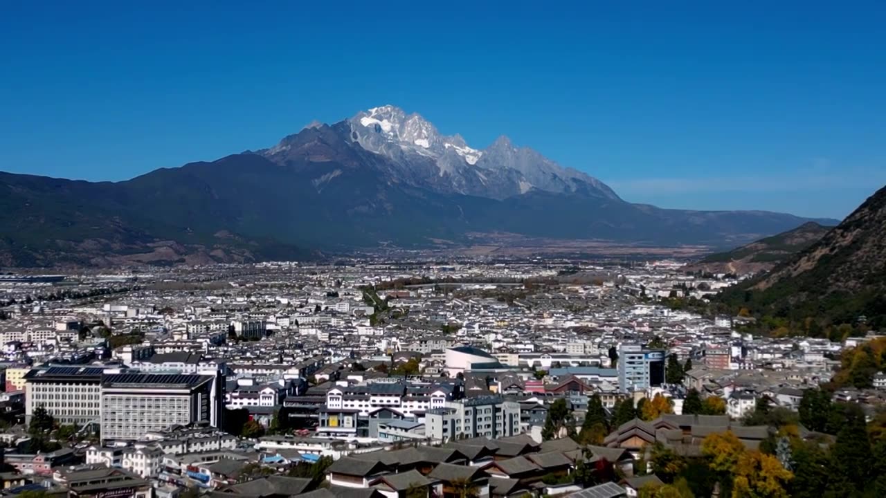 玉龙雪山丽江狮子山航拍视频素材