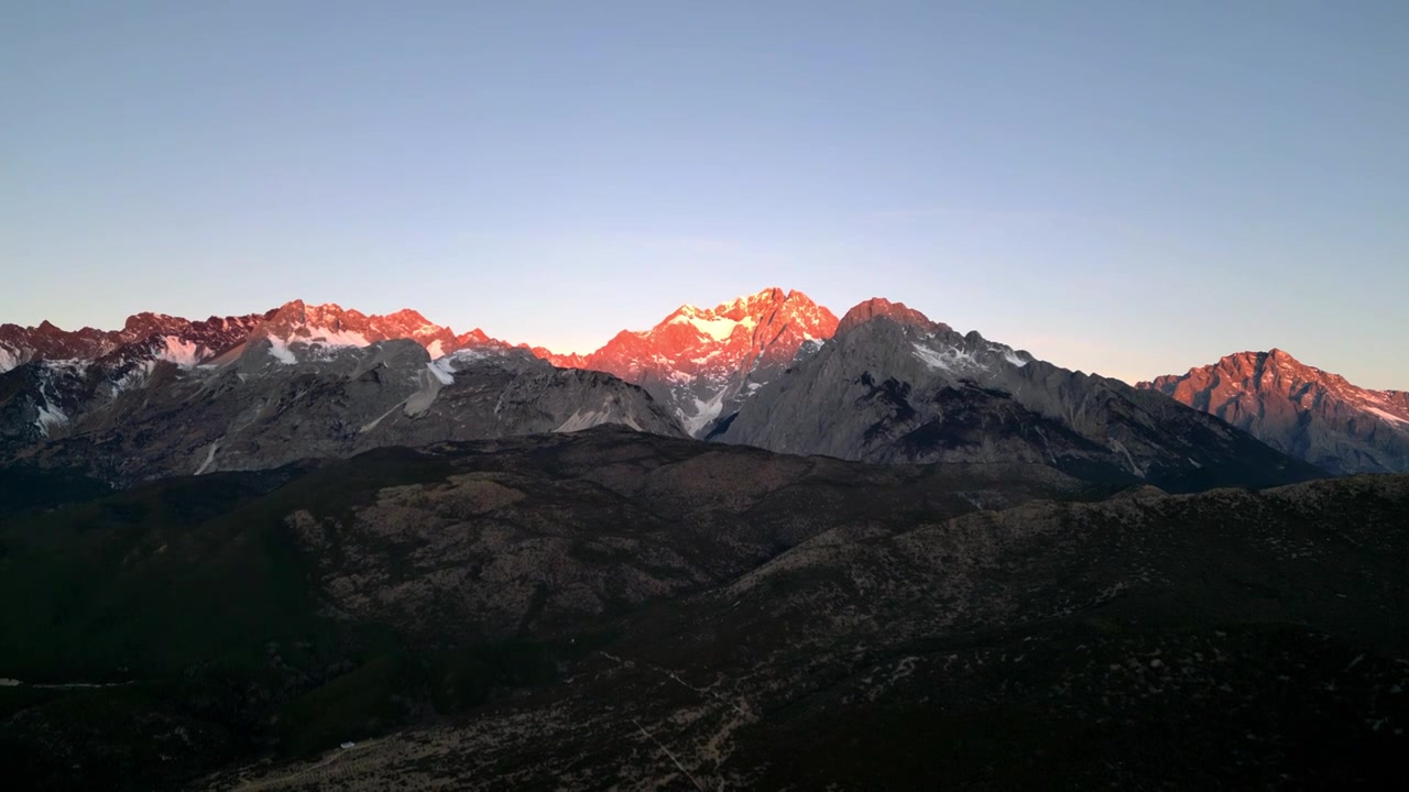 玉龙雪山日照金山视频素材