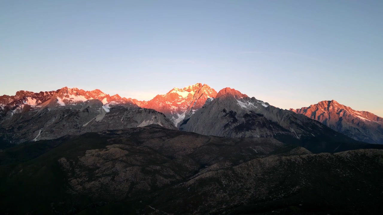 玉龙雪山日照金山视频素材