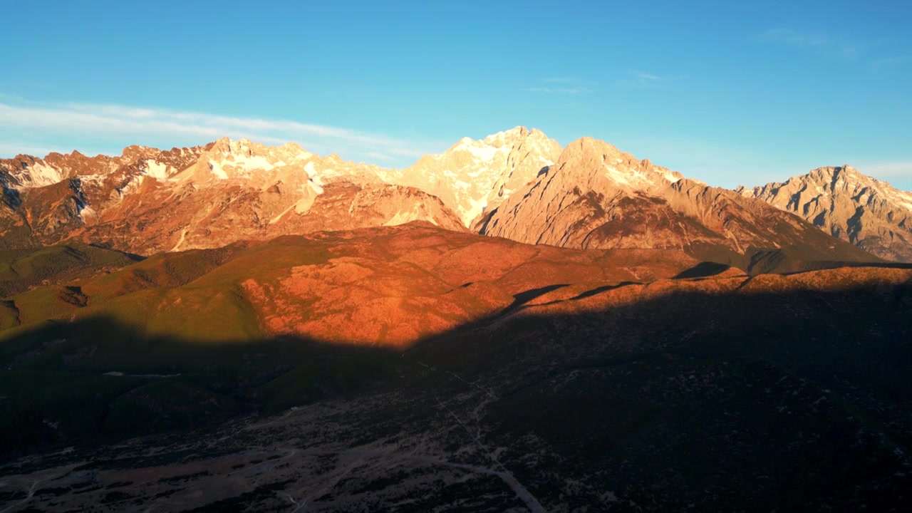 玉龙雪山日照金山视频素材