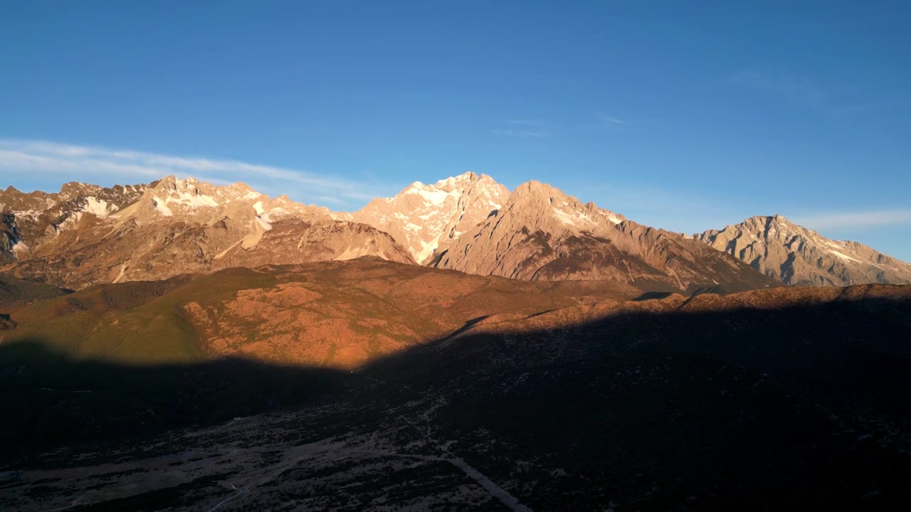 玉龙雪山日照金山视频素材