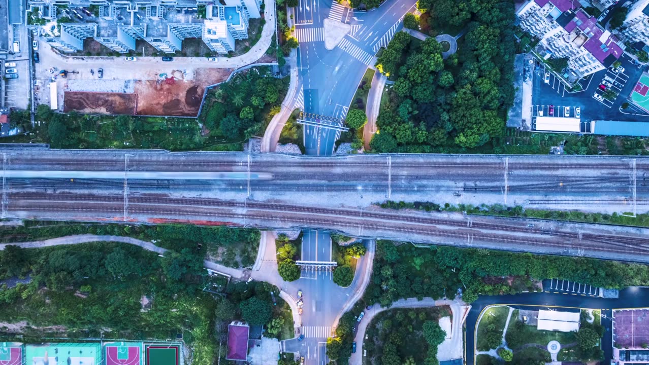 城市道路与铁路傍晚延时视频素材