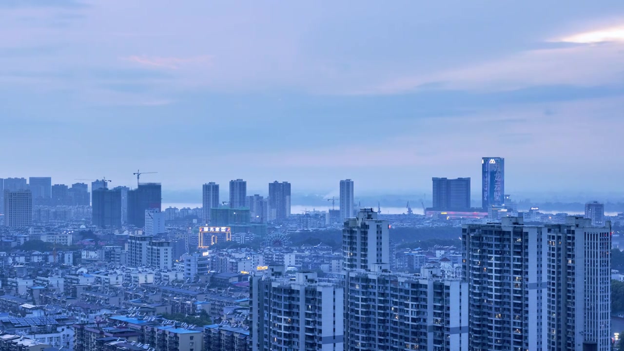 夏季黄昏雨九江城景延时视频素材