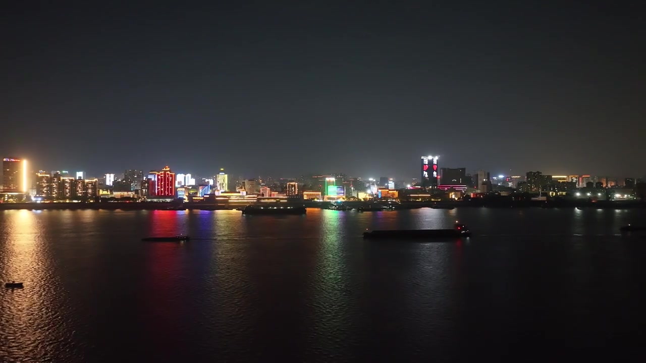 江畔的九江夜景航拍视频素材