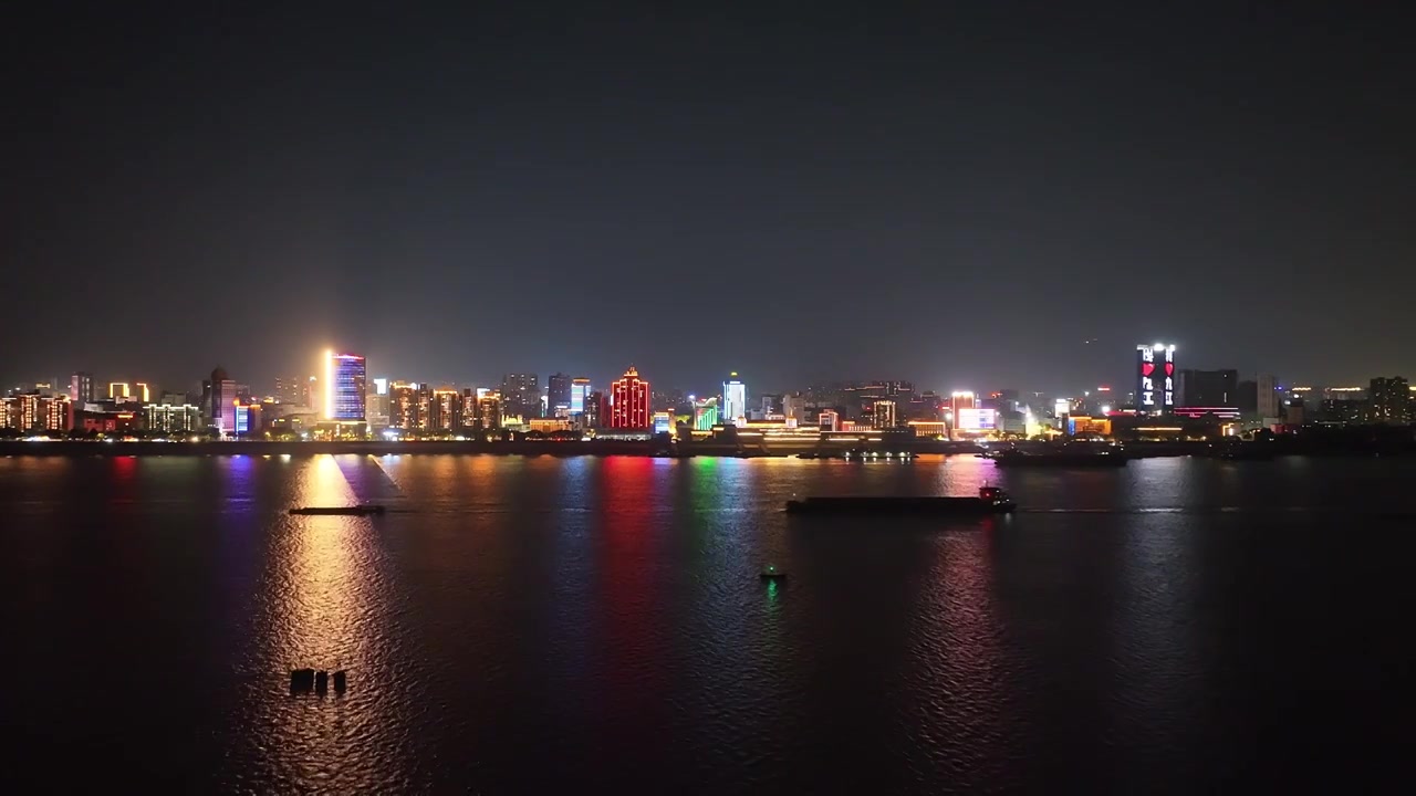 航拍江畔九江的夜景视频素材