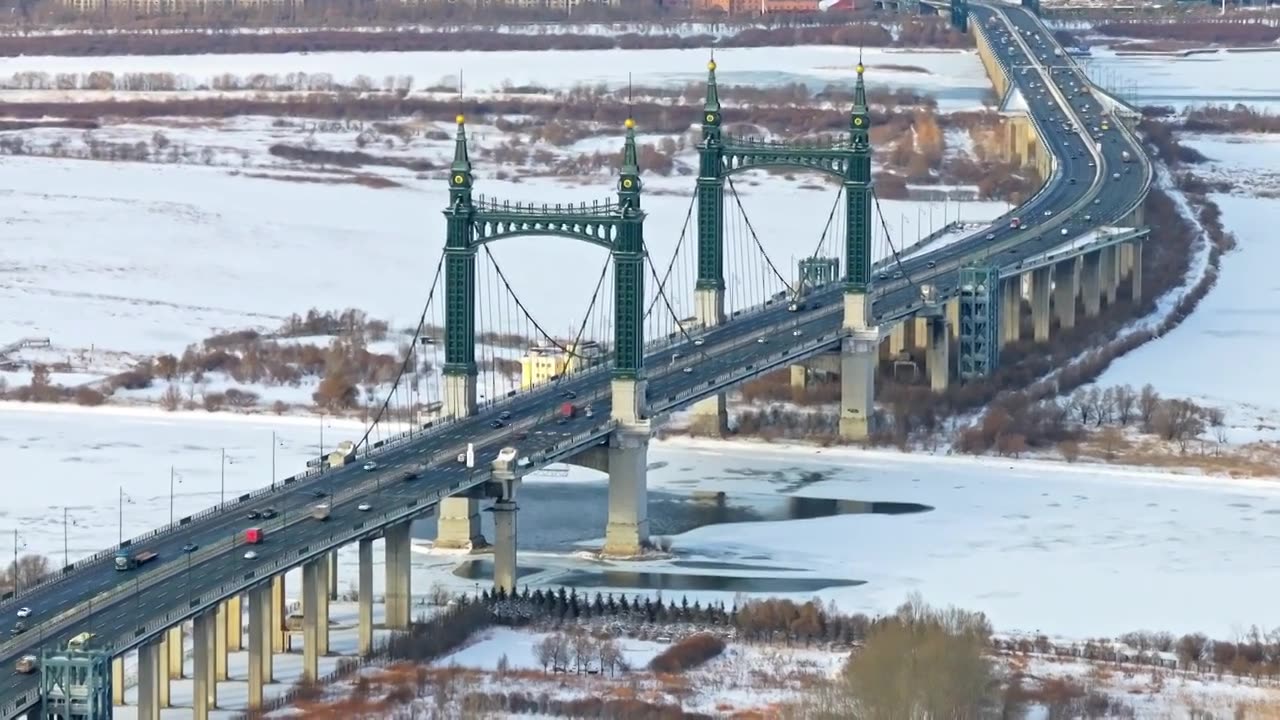 中国黑龙江哈尔滨阳明滩大桥雪景航拍视频素材