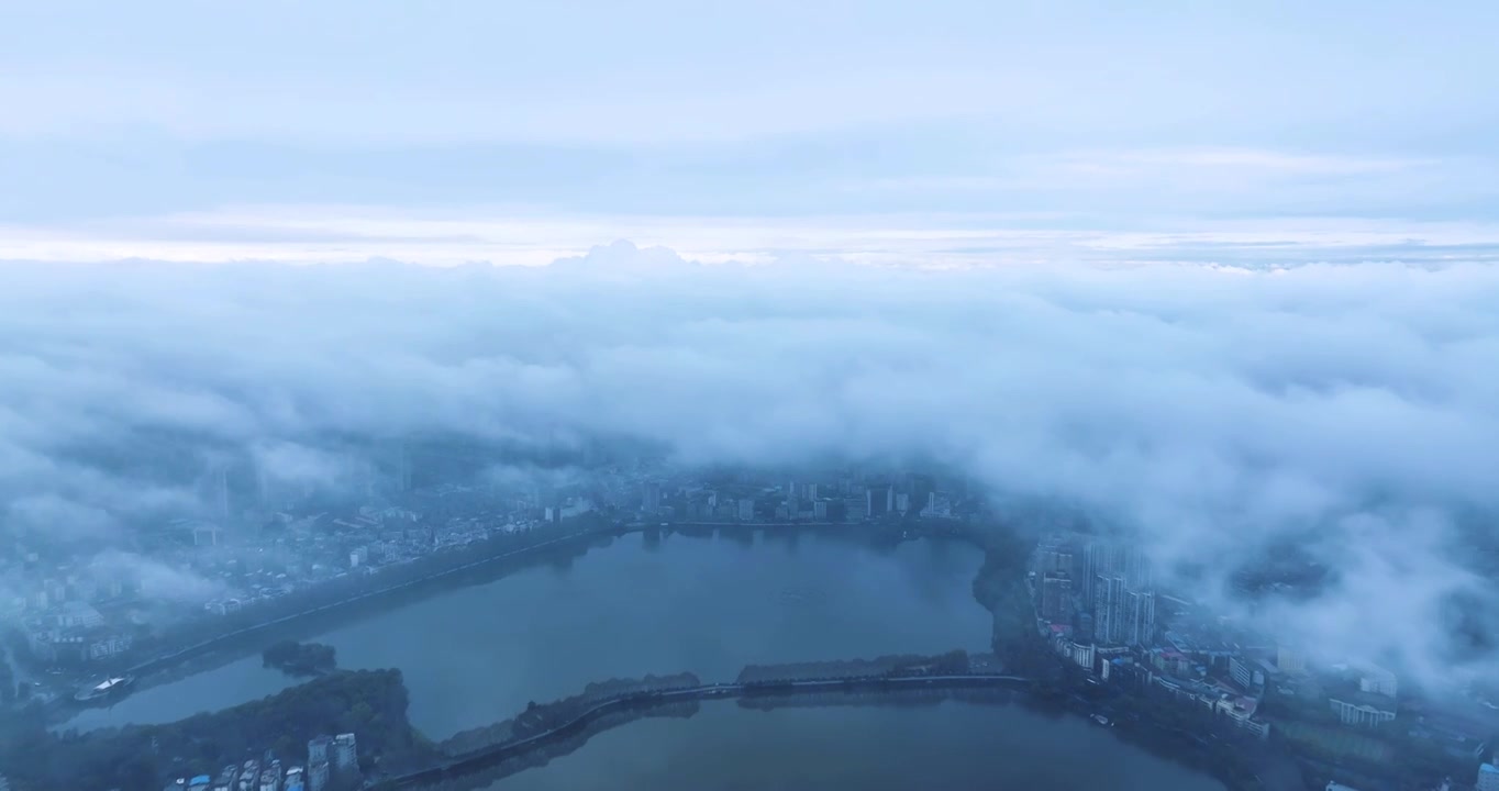 航拍云雾下的九江城景视频素材