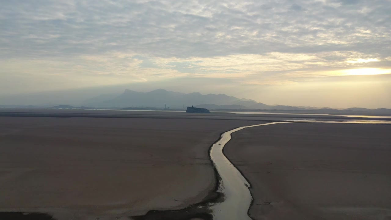 鄱阳湖枯水季鞋山黄昏航拍视频素材