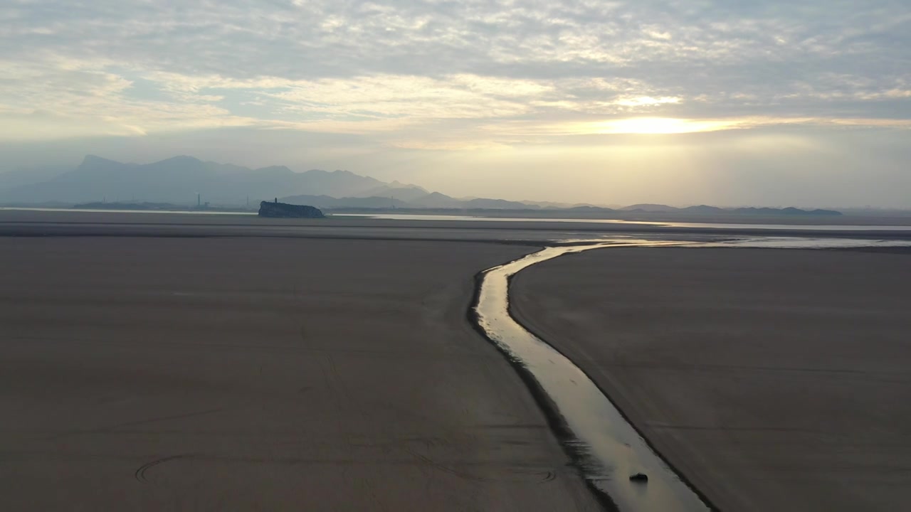 鄱阳湖枯水季鞋山岛黄昏航拍视频素材