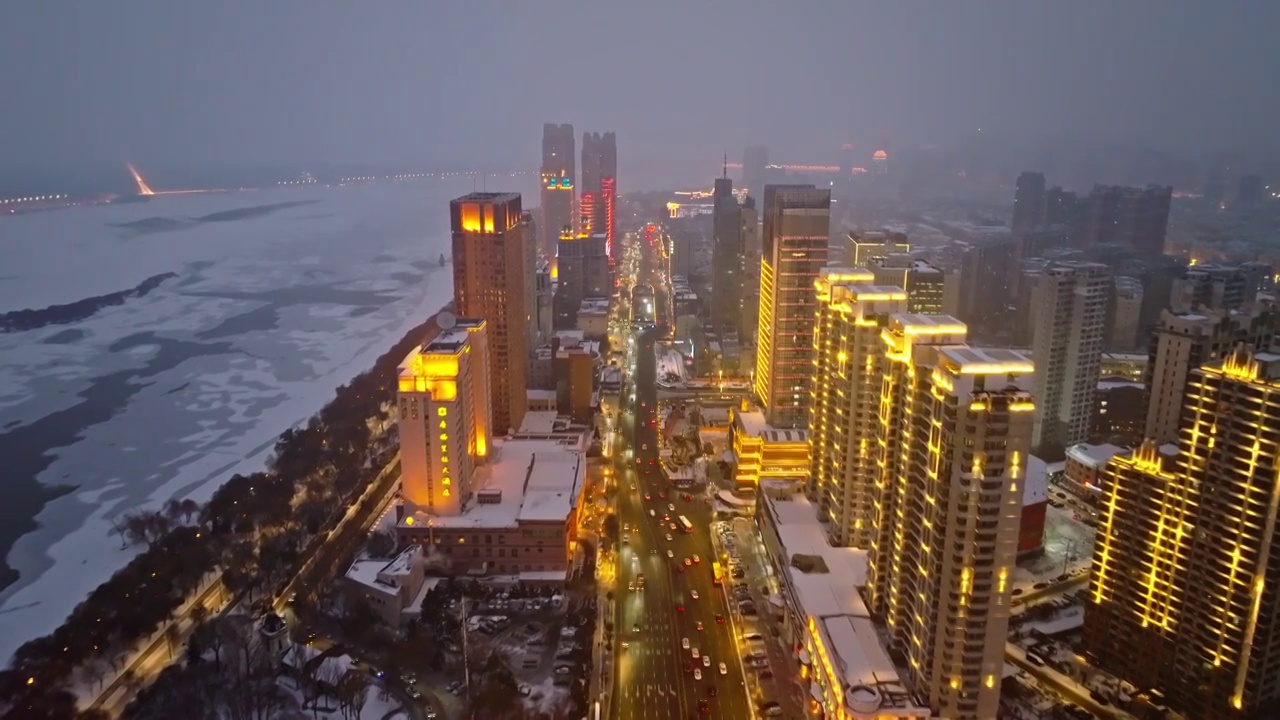 中国黑龙江哈尔滨城市夜晚雪景航拍视频素材