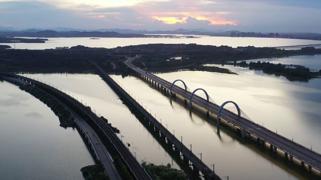 航拍九江市八里湖大桥黄昏视频素材