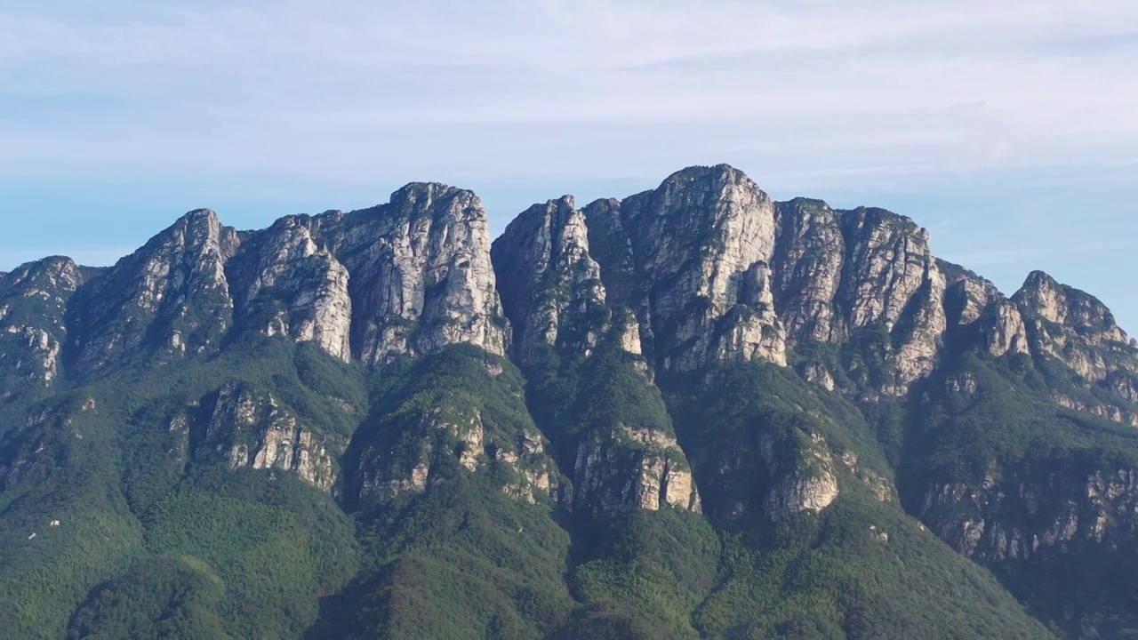 清晨美丽的庐山五老峰航拍视频素材