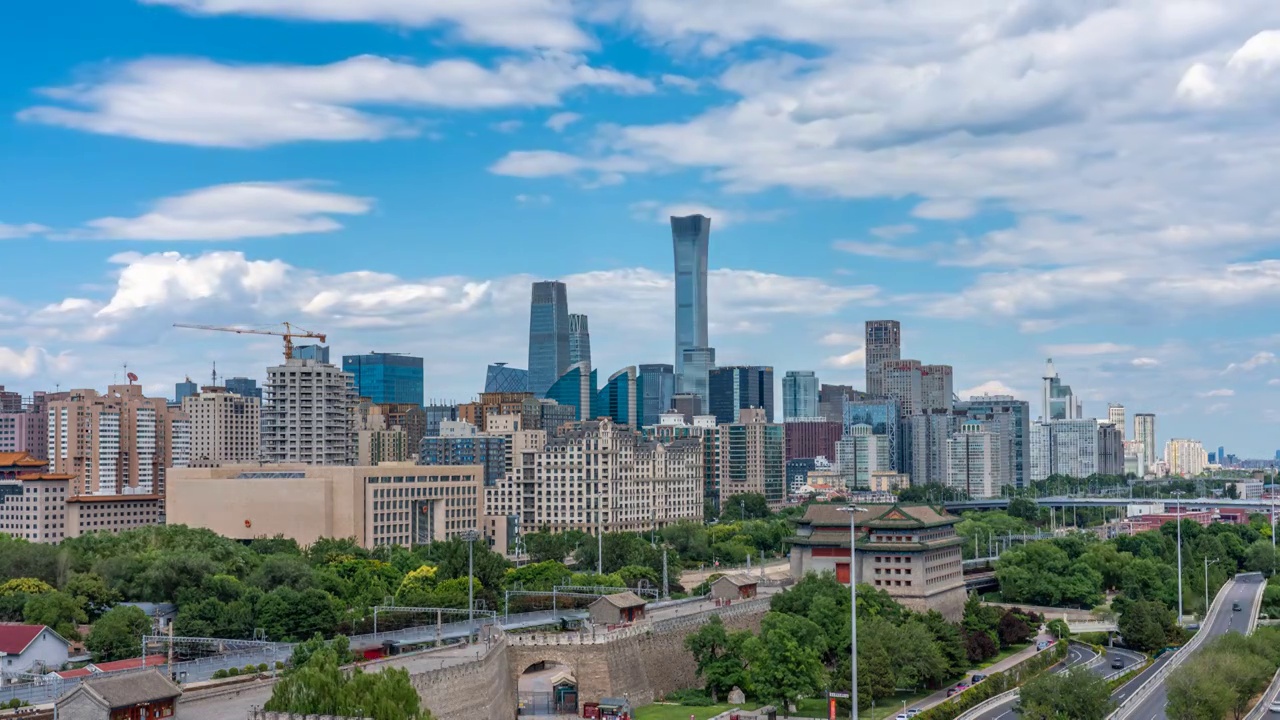 蓝天白云下的北京国贸CBD中国尊和古老的城墙箭楼城市天际线延时风光视频素材