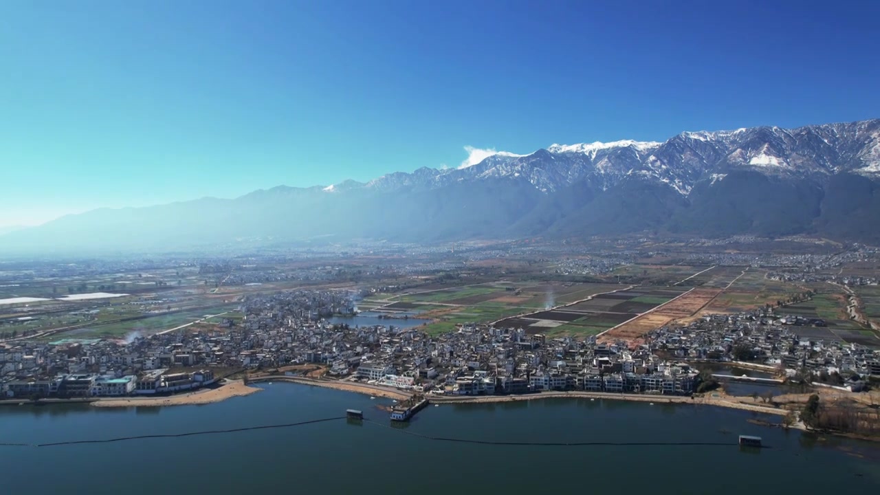 航拍云南旅游大理苍山洱海民宿田园风景视频素材