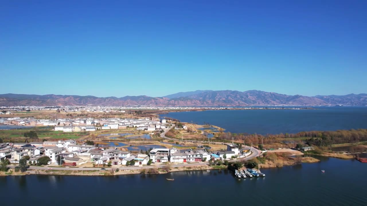 航拍云南旅游大理洱海乡村民宿田园生活视频素材