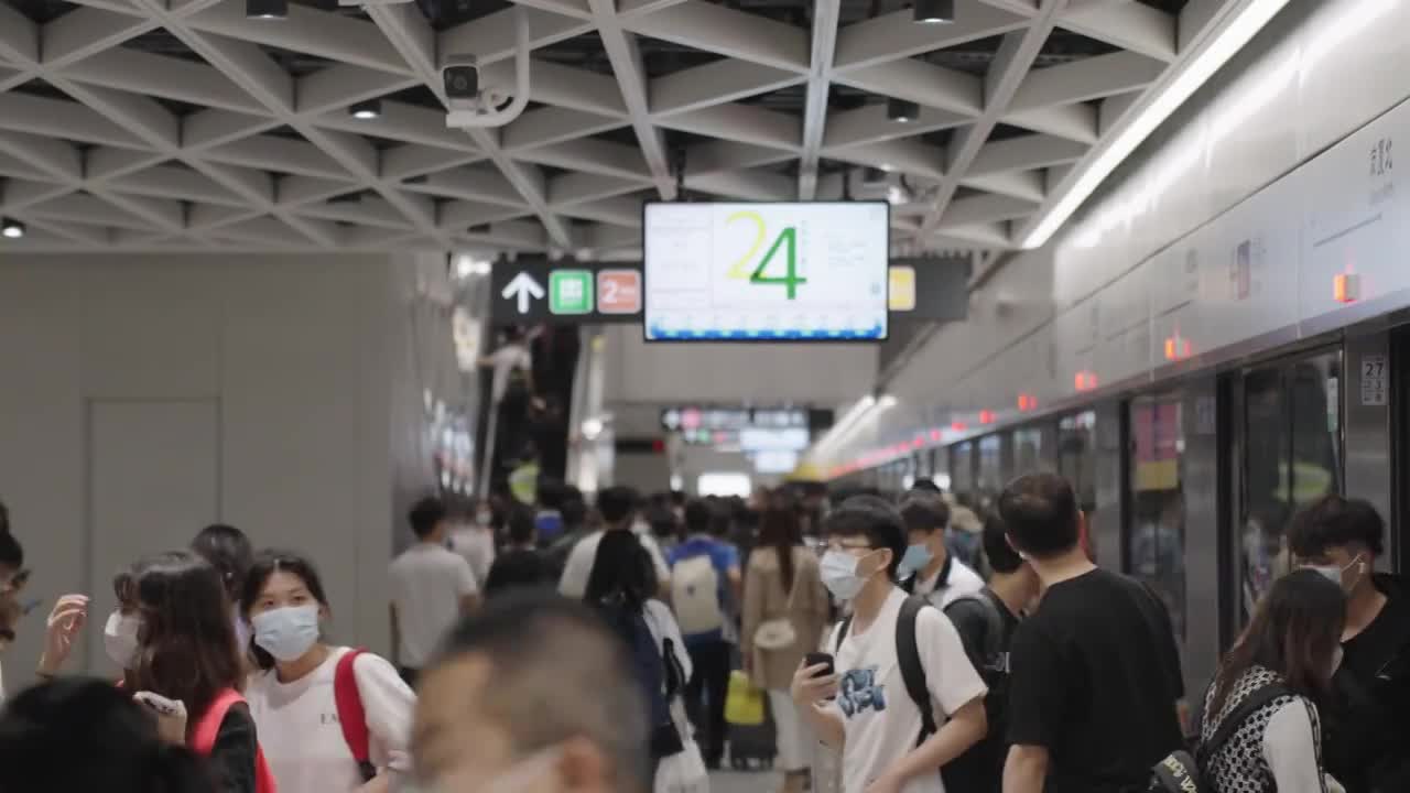 【原创】4K深圳地铁人流实拍岗厦北地铁站视频素材