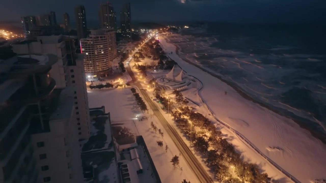 威海冬天傍晚海岸线雪景海滩视频素材