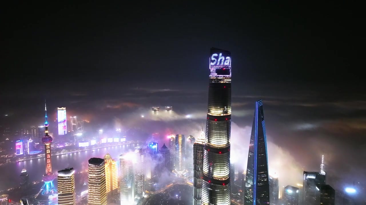 上海陆家嘴罕见壮观的夜景平流雾航拍视频素材