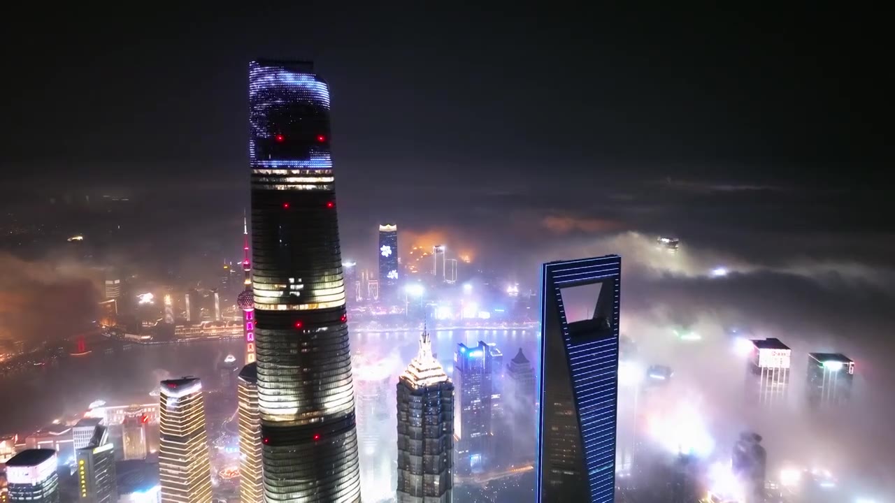 上海陆家嘴罕见壮观的夜景平流雾航拍视频素材