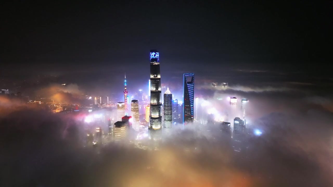 上海陆家嘴罕见壮观的夜景平流雾航拍视频素材