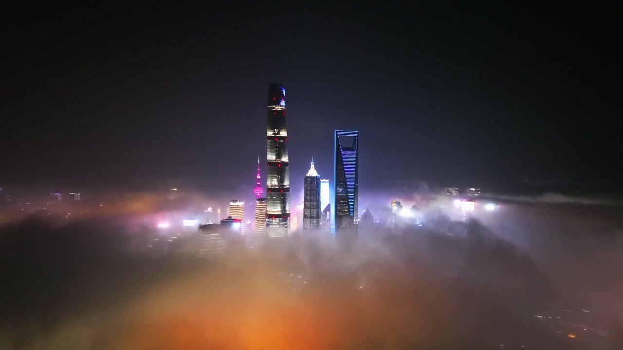 上海陆家嘴罕见壮观的夜景平流雾航拍视频素材