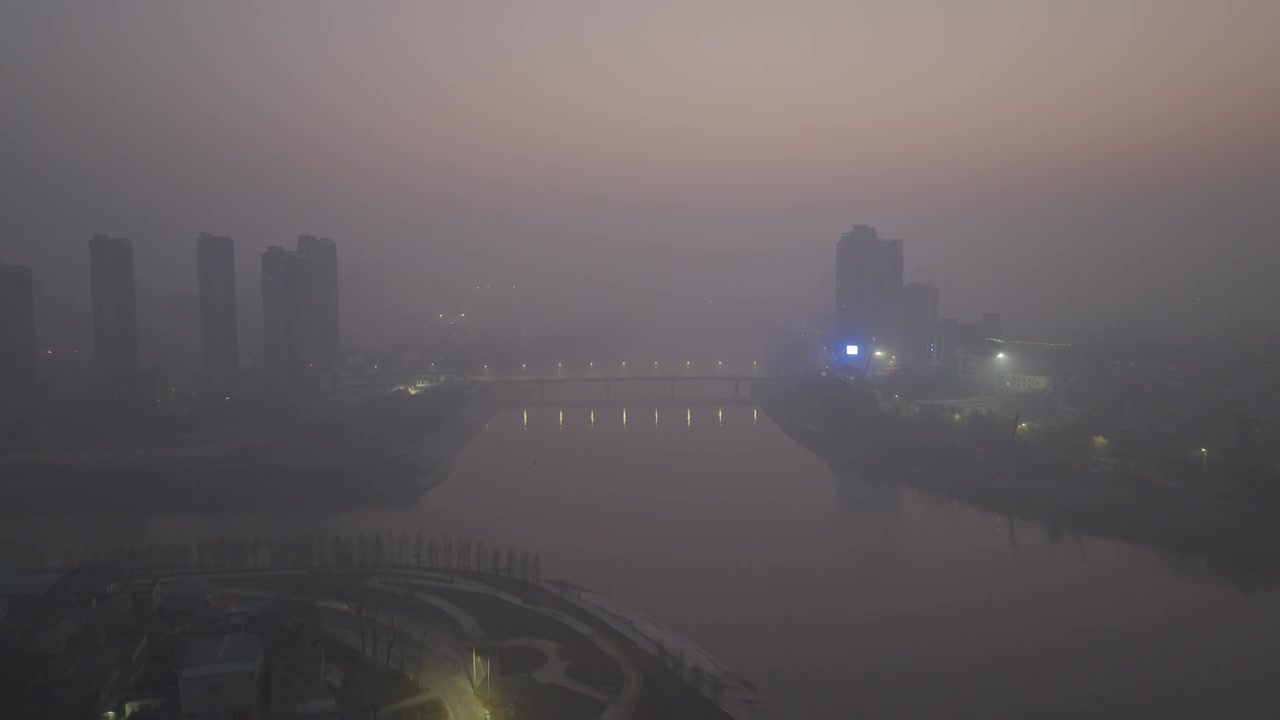 晨雾中的周口沙颍河中州路桥视频素材