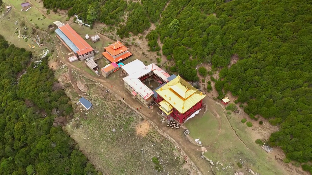 航拍四川甘孜子梅村老贡嘎寺视频素材