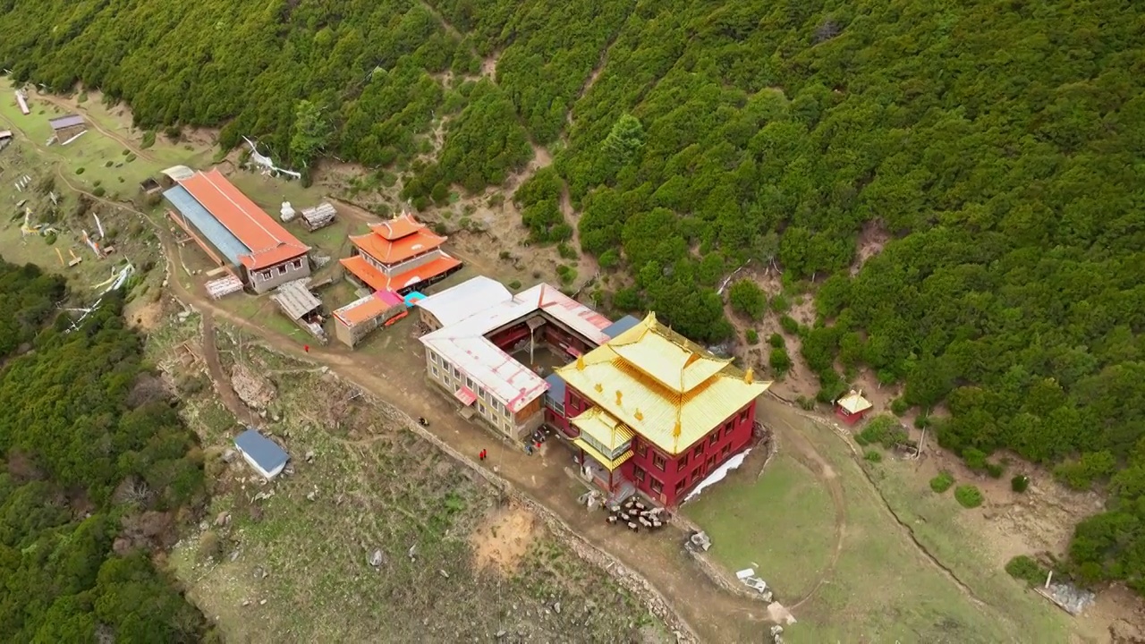 航拍四川甘孜子梅村老贡嘎寺视频素材