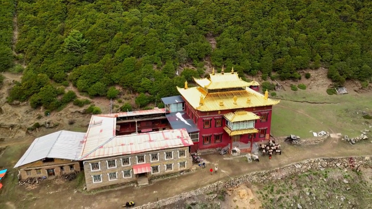 航拍四川甘孜子梅村老贡嘎寺视频素材