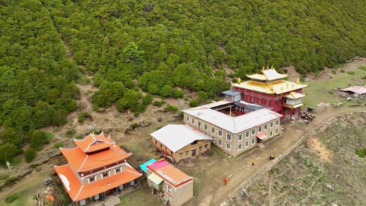 航拍四川甘孜子梅村老贡嘎寺视频素材