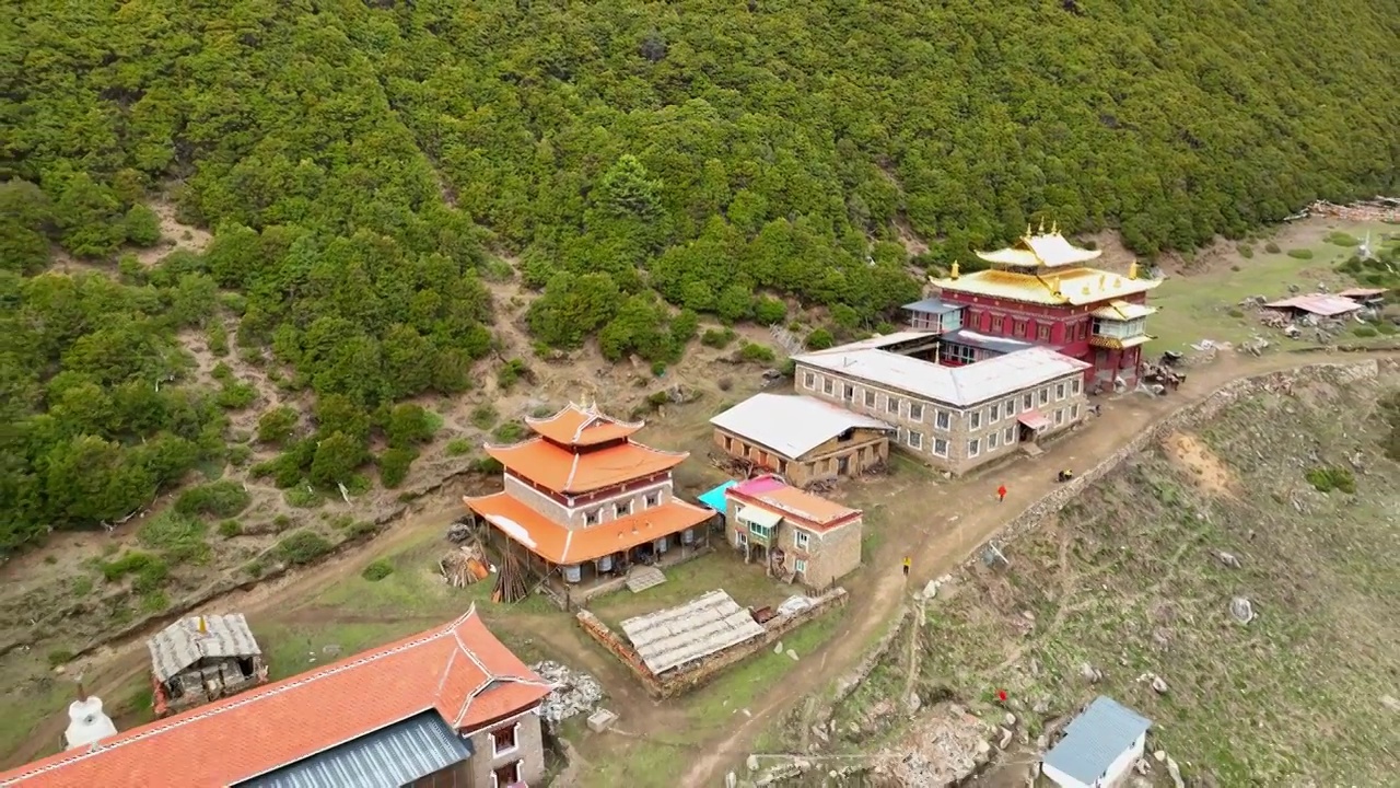 航拍四川甘孜子梅村老贡嘎寺视频素材