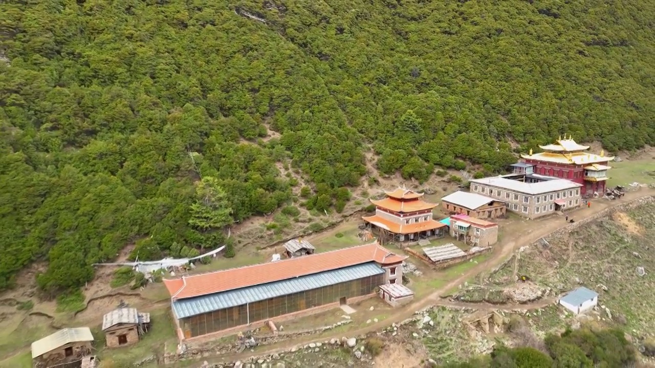 航拍四川甘孜子梅村老贡嘎寺视频素材