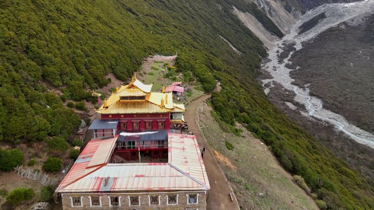 航拍四川甘孜子梅村老贡嘎寺视频素材