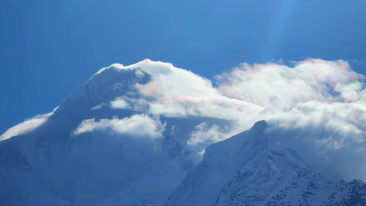 云雾缭绕的横断山脉蜀山之王贡嘎山视频素材