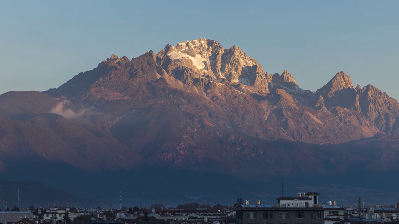 丽江玉龙雪山日照金山4K延时视频素材