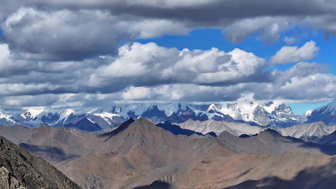 川西乌库楚雪山远眺贡嘎山群山风光视频素材