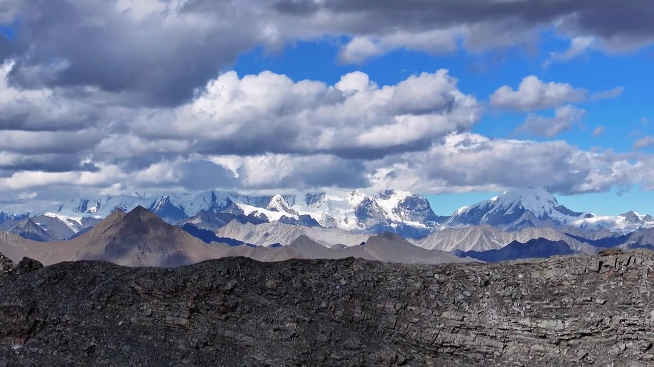 川西乌库楚雪山远眺贡嘎山群山风光视频素材