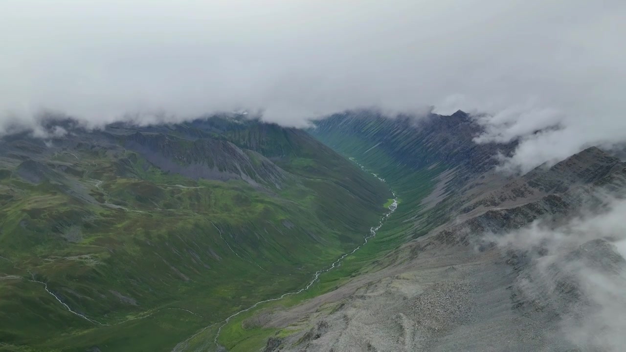 航拍川西横断山脉贡嘎山区高山草甸风光视频素材